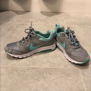 Nike women’s 6.5. Super cute mint and grey